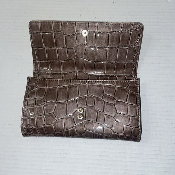 Large Guess Tri-fold Patent Leather Bling Wallet. Good Condition. - Picture 2 of 8